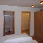 דירה Gaestehaus Guggomos 