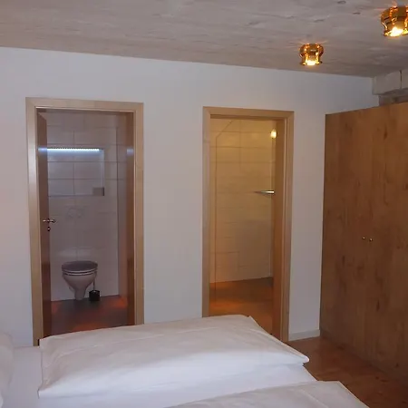 아파트 Gaestehaus Guggomos 