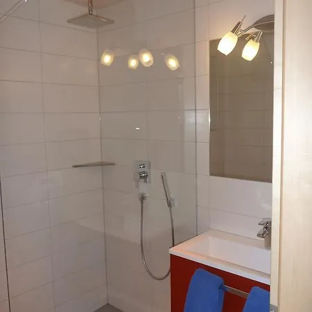 דירה Gaestehaus Guggomos 